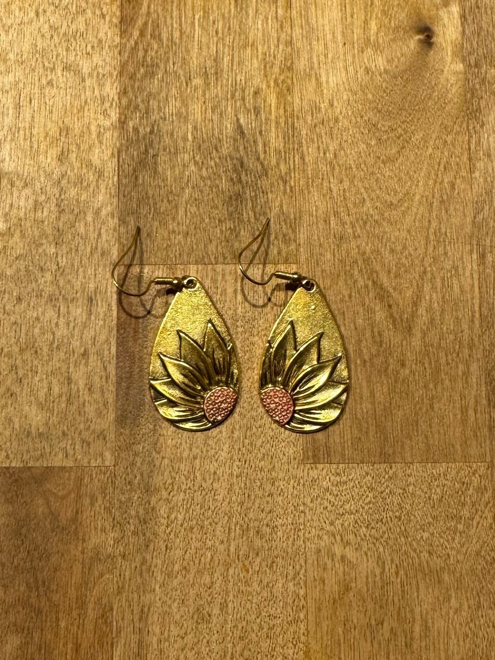 NWT Gold Sunflower Teardrop Dangle Earrings